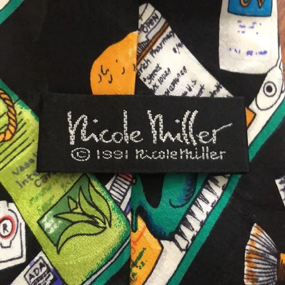 Vintage 1991 Nicole Miller shaving toothpaste toiletry cabinet first aid tie